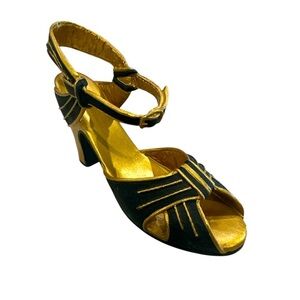 Rising Star Just The Right Shoe Raine Willitts #25043 Designer SHOE Figurine